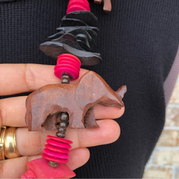 Vintage Chunky Boho Carved Wood African Safari Pink Brown Black Necklace - Picture 5 of 14